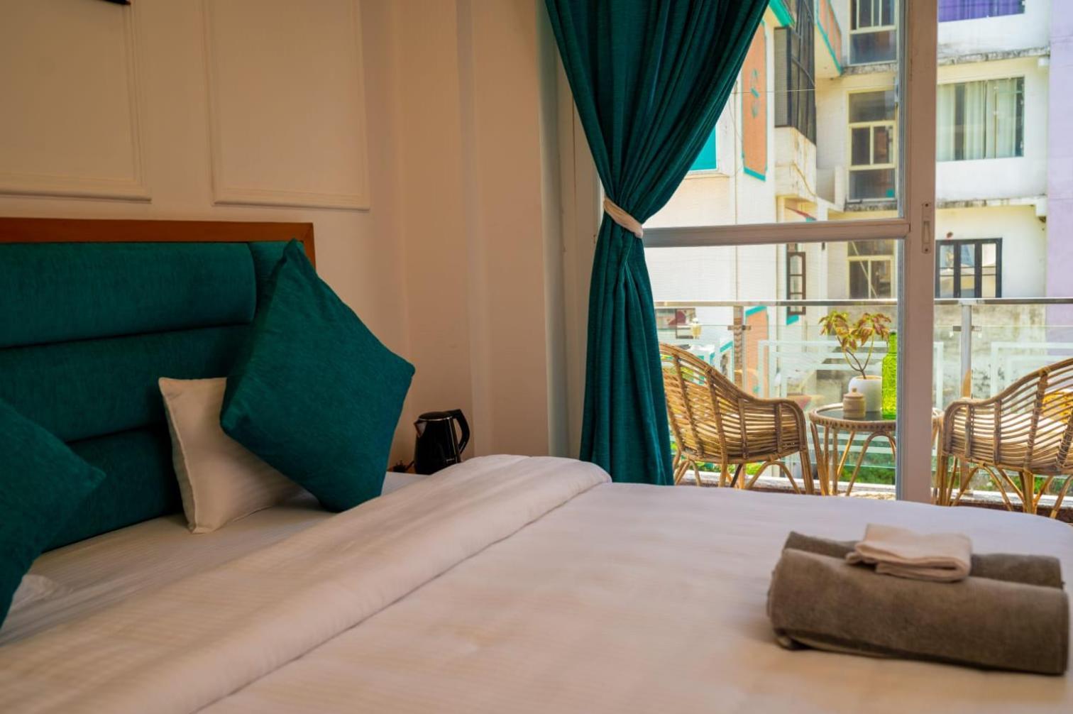 Hotel The Moksham Rishikesh Bagian luar foto